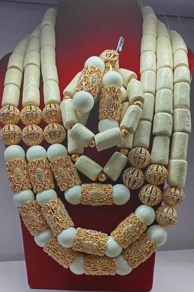 Hiraola's Product Image