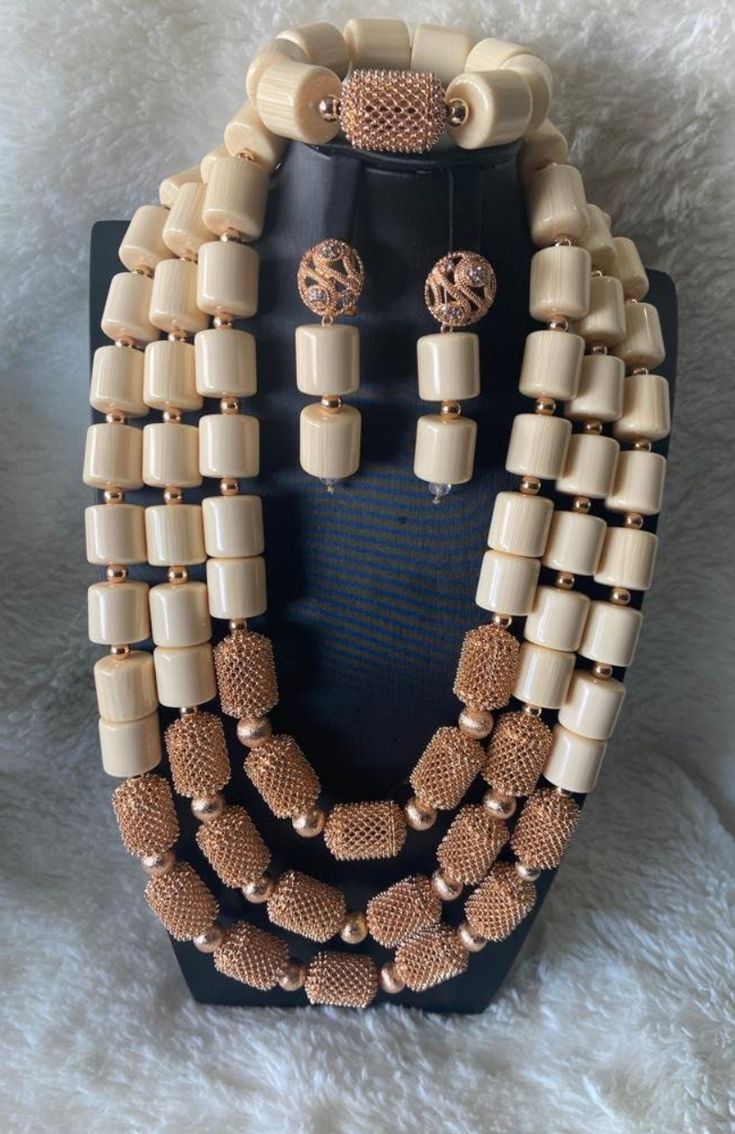 Hiraola's Product Image